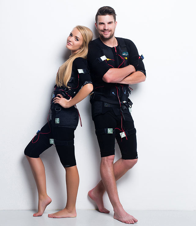 Utilizatori echipați cu sistemul i-body miha bodytec - vestă și centuri cu electrozi pentru EMS integrală